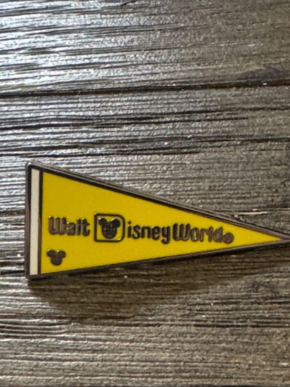 5/$25 Disney Yellow Disney World Flag Pennant Banner Pin
